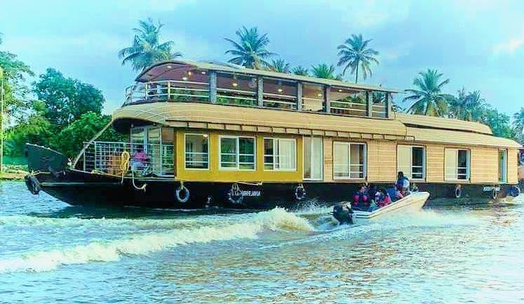 2-bedroom houseboat